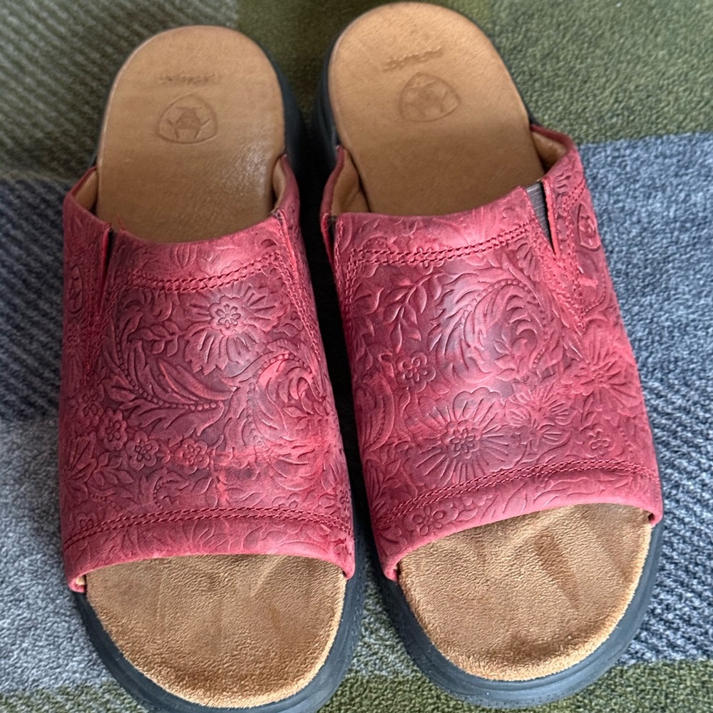 Ariat Bridgeport Red/Burnt Red Tooled Floral Leather Slide Sandals Size 9M(B)